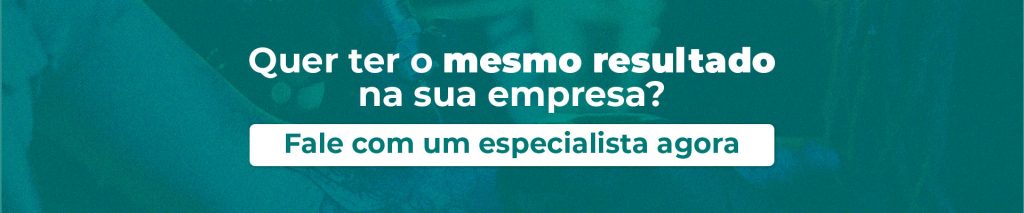 Banner de CTA com uma imagem de um tatuador em ação em marca d’água, ao fundo, sem nenhum destaque com a frase Quer ter o mesmo resultado na sua empresa?, em branco. O CTA está em fundo branco e diz Fale com um especialista agora.